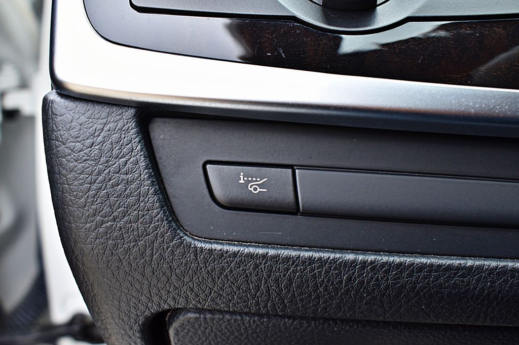 2016 BMW 5 Series Image 44