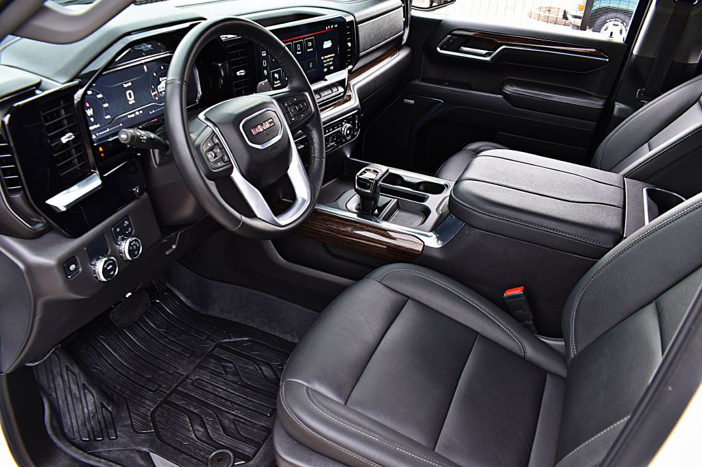 2024 GMC Sierra Image 17