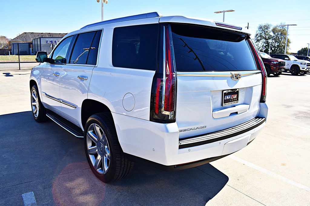 2017 Cadillac Escalade Image 8
