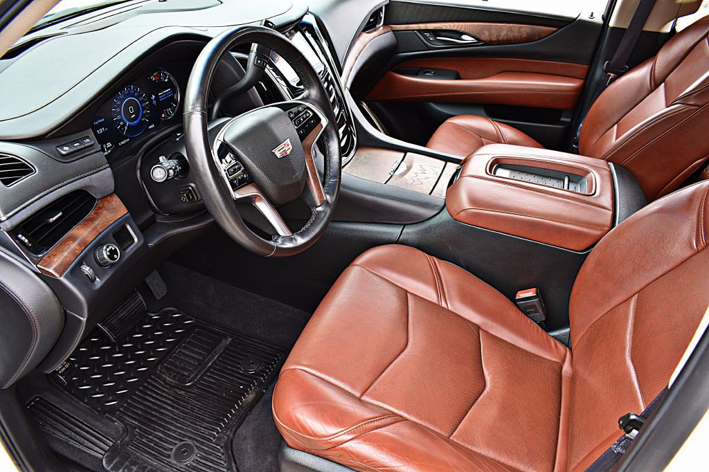 2017 Cadillac Escalade Image 16