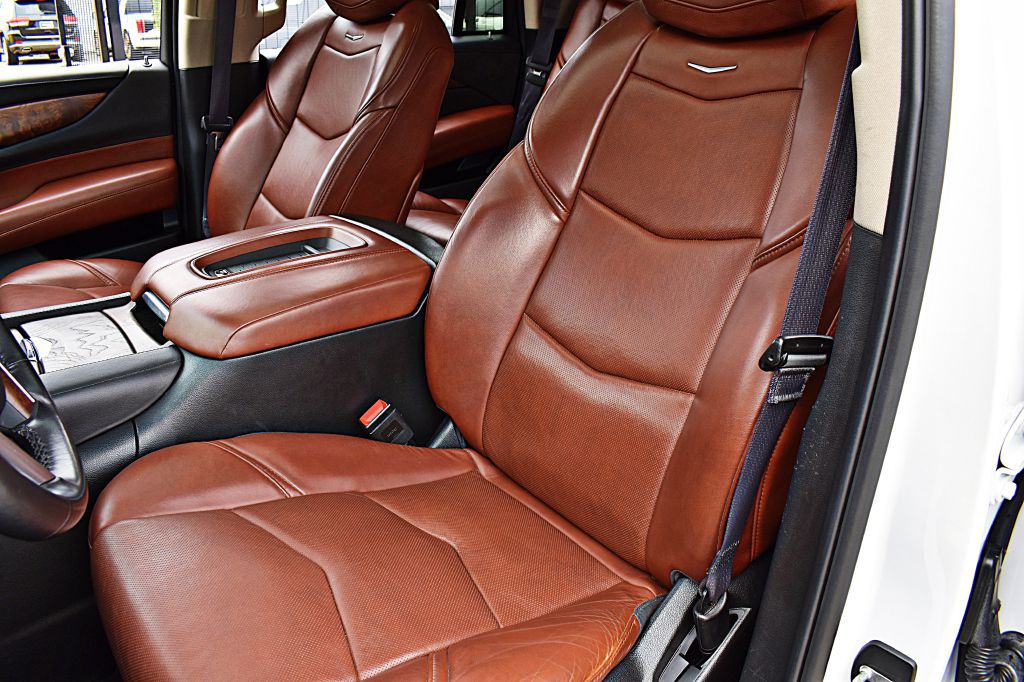 2017 Cadillac Escalade Image 17