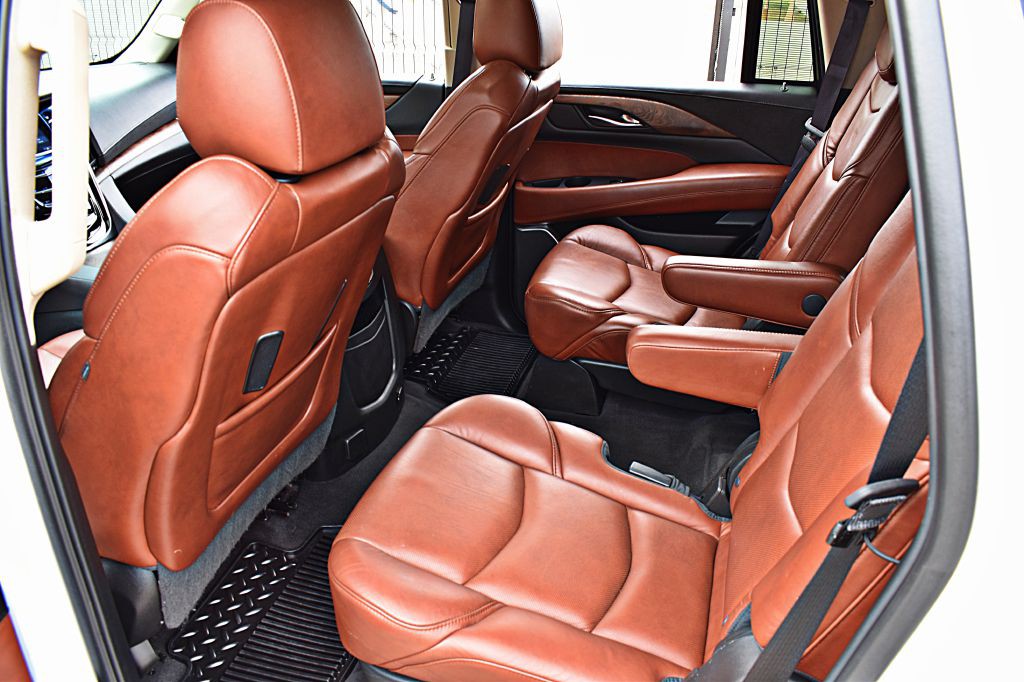 2017 Cadillac Escalade Image 18