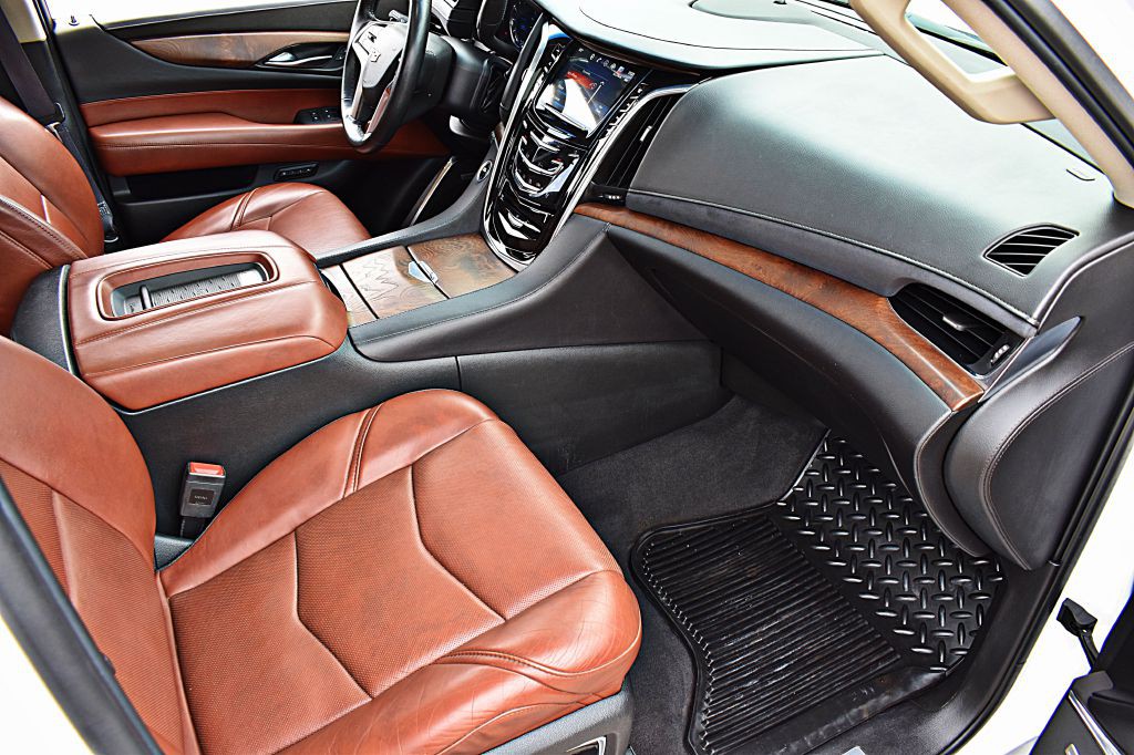 2017 Cadillac Escalade Image 21
