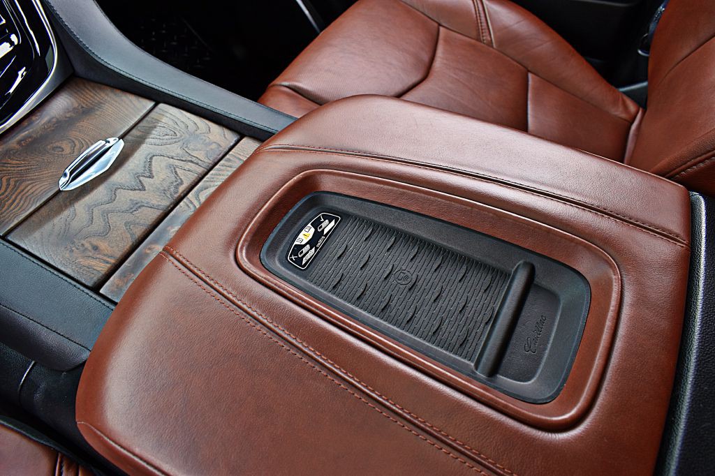 2017 Cadillac Escalade Image 40