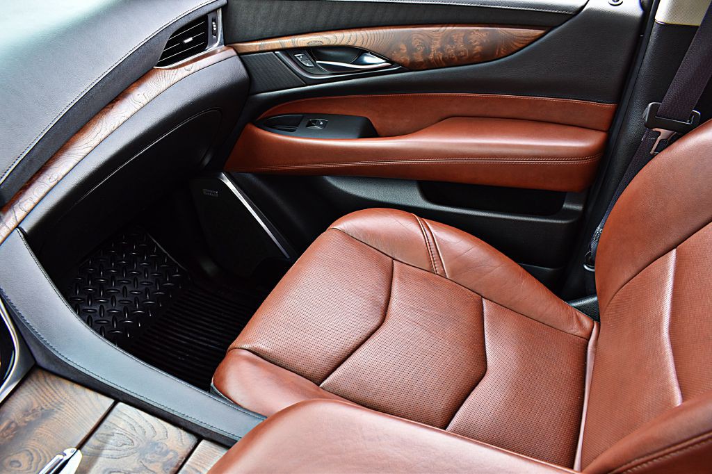 2017 Cadillac Escalade Image 41