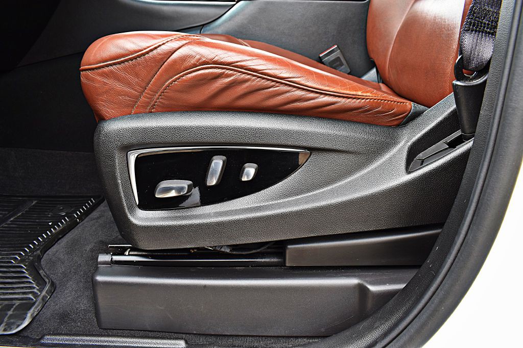 2017 Cadillac Escalade Image 54