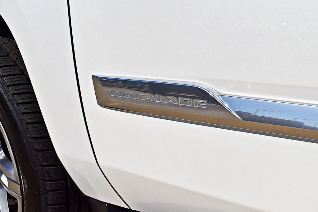 2017 Cadillac Escalade Image 60