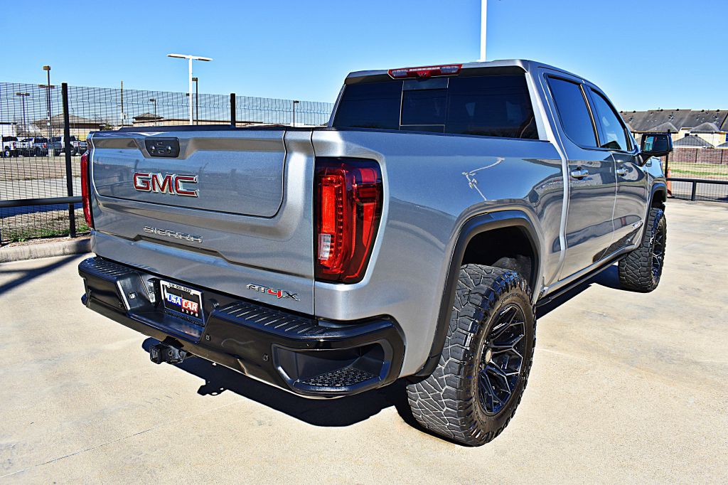 2024 GMC Sierra Image 8