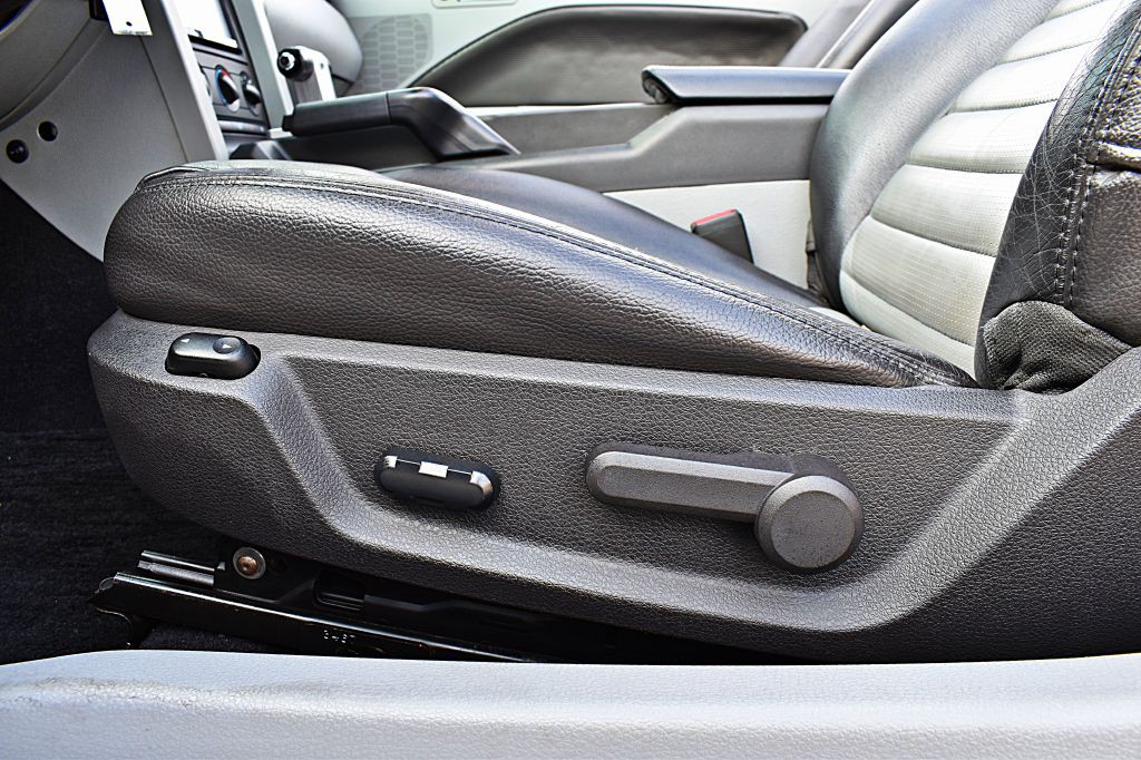 2008 Ford Mustang Image 39