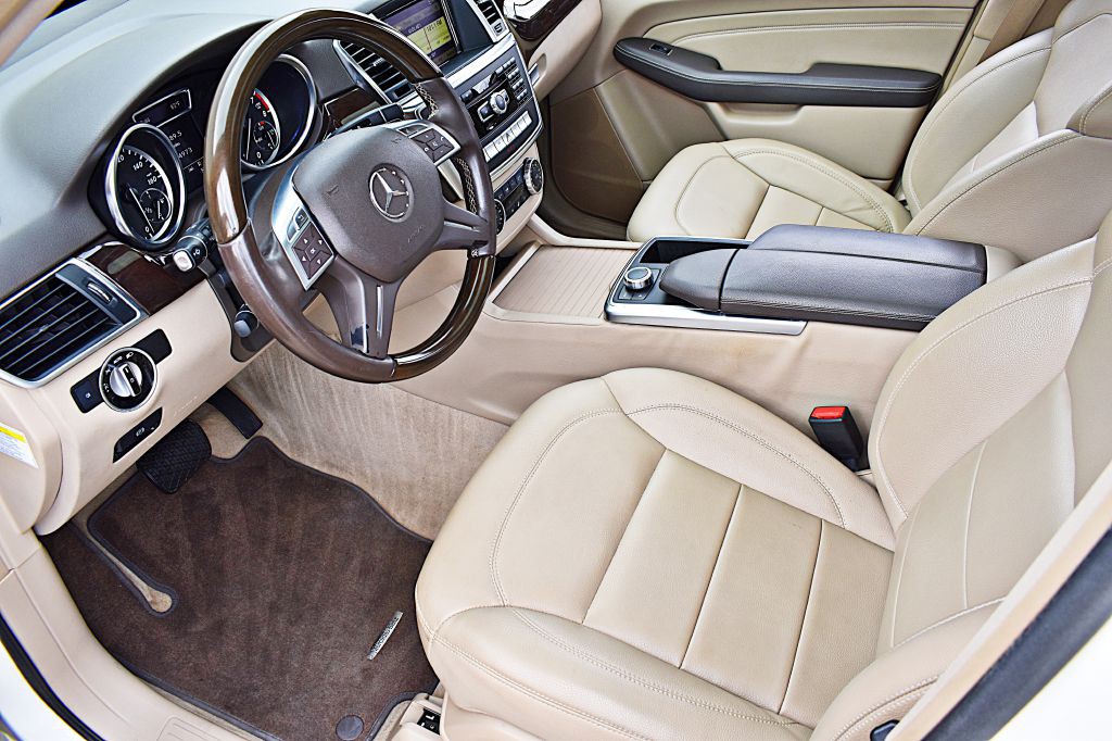 2012 Mercedes-Benz M-Class Image 16