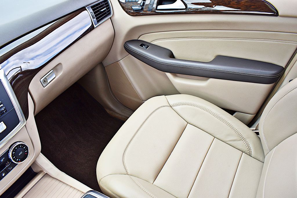 2012 Mercedes-Benz M-Class Image 35