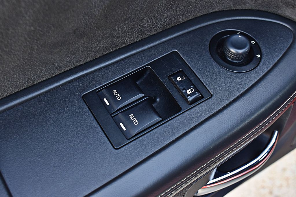 2008 Dodge Challenger Image 36