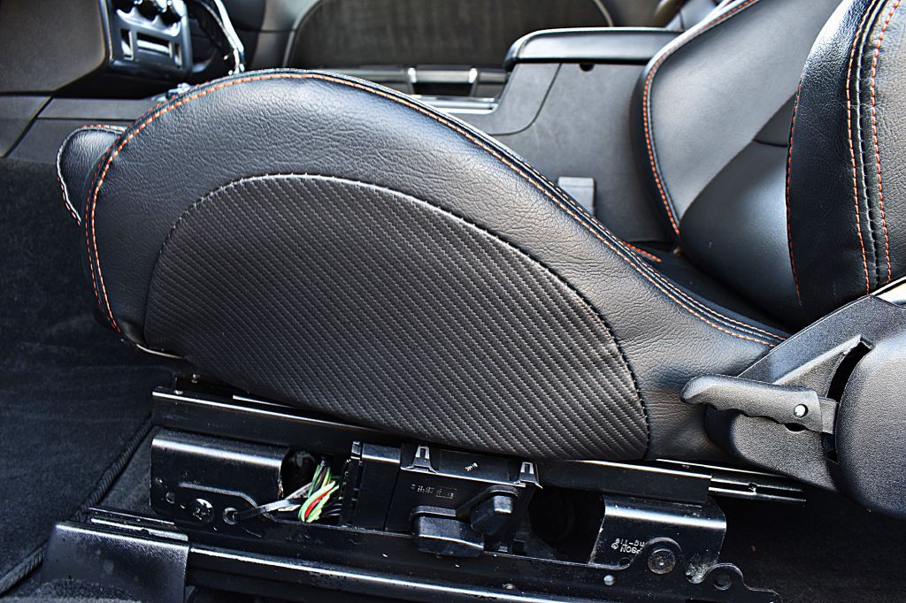 2008 Dodge Challenger Image 38