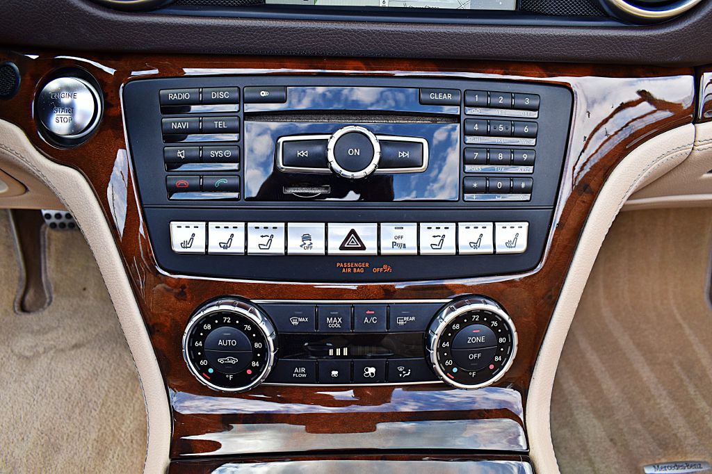 2014 Mercedes-Benz SL-Class Image 24