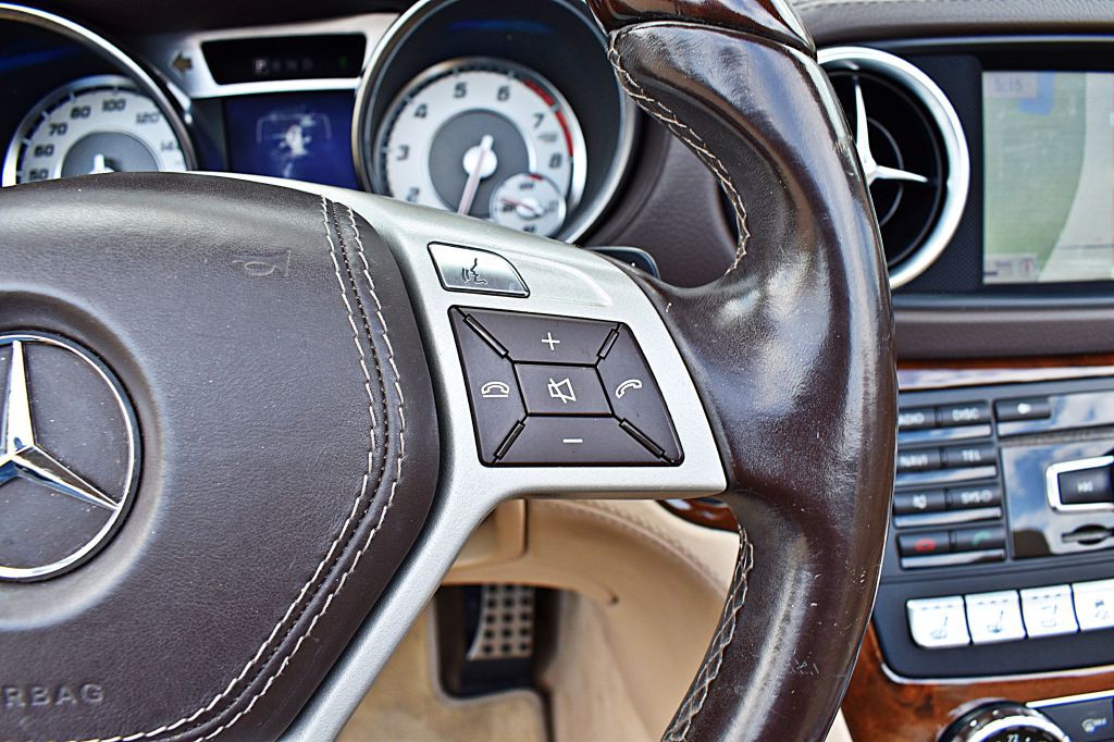 2014 Mercedes-Benz SL-Class Image 32