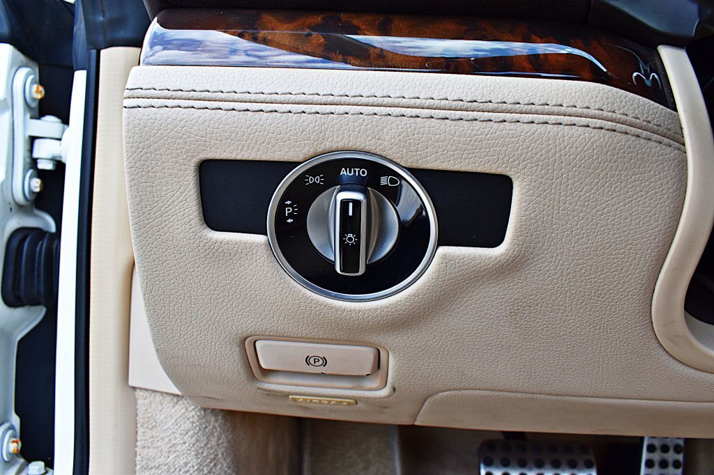 2014 Mercedes-Benz SL-Class Image 34