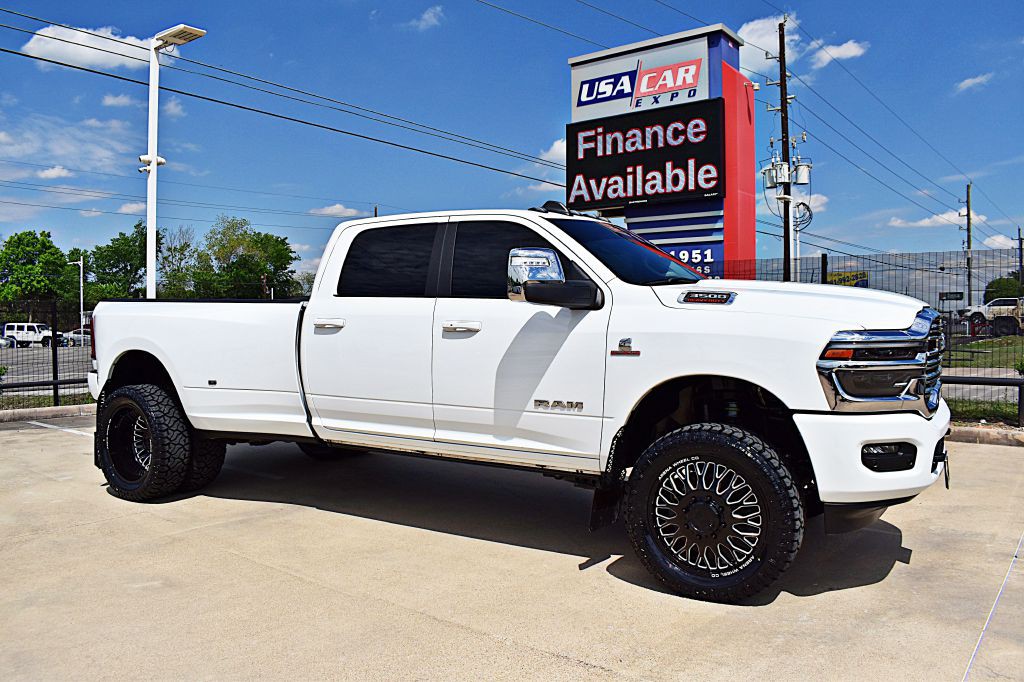 2025 RAM 3500 Image 3