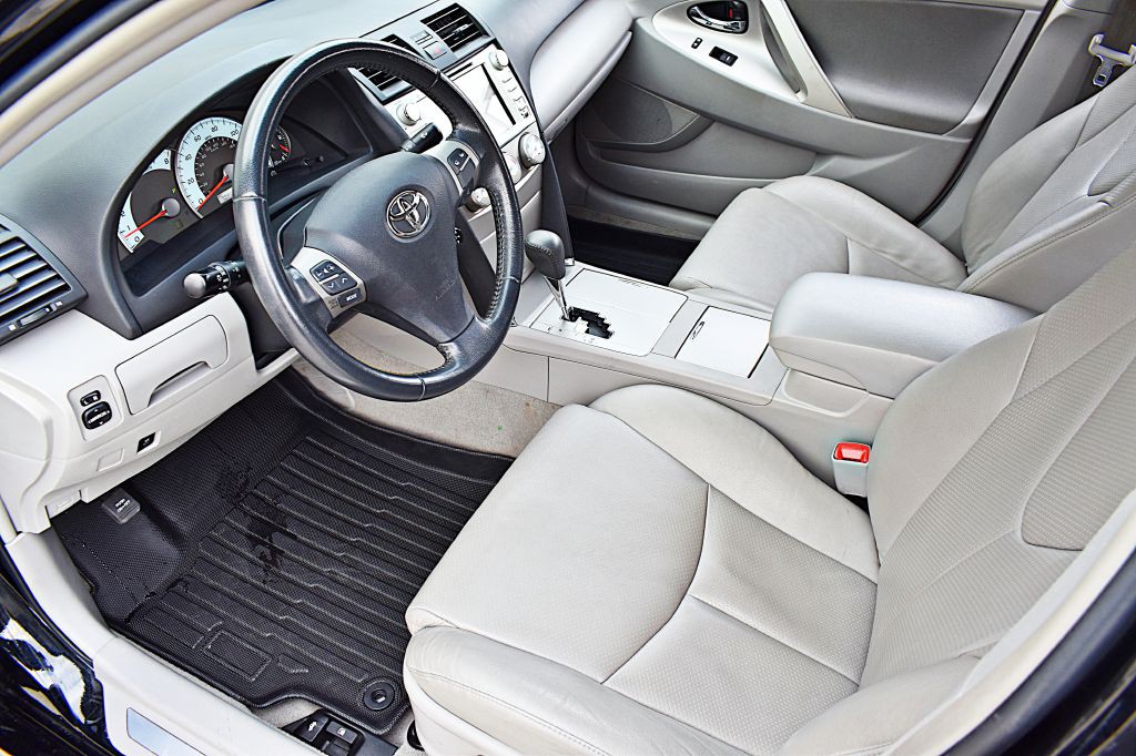 2011 Toyota Camry Image 16