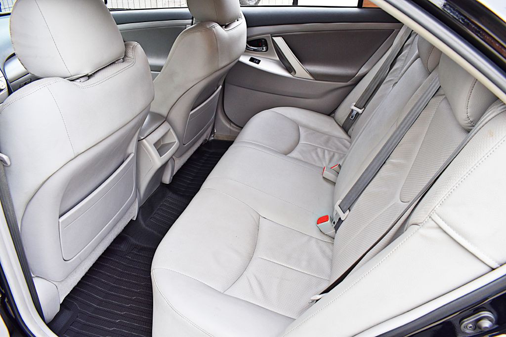 2011 Toyota Camry Image 18