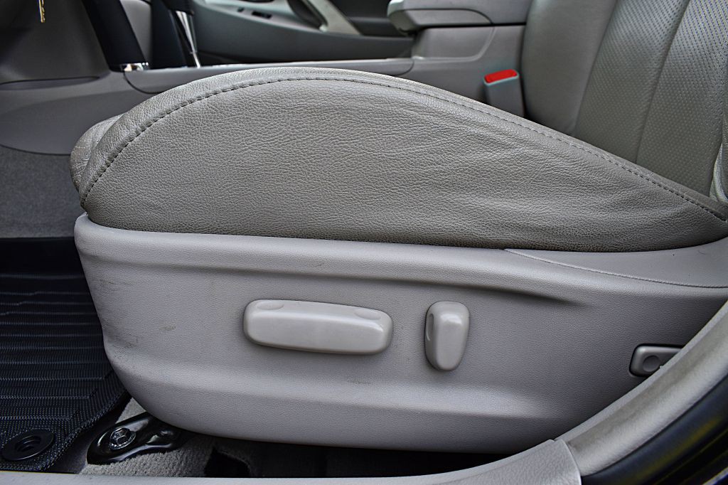 2011 Toyota Camry Image 38