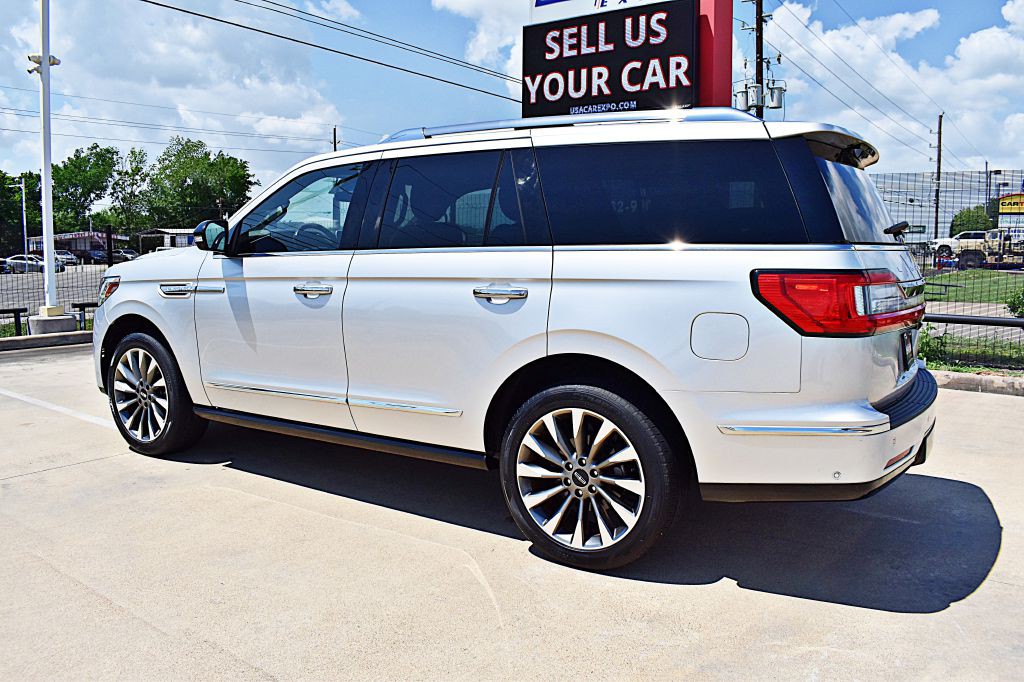 2019 Lincoln Navigator Image 9