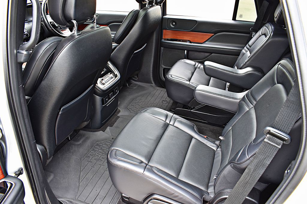 2019 Lincoln Navigator Image 17