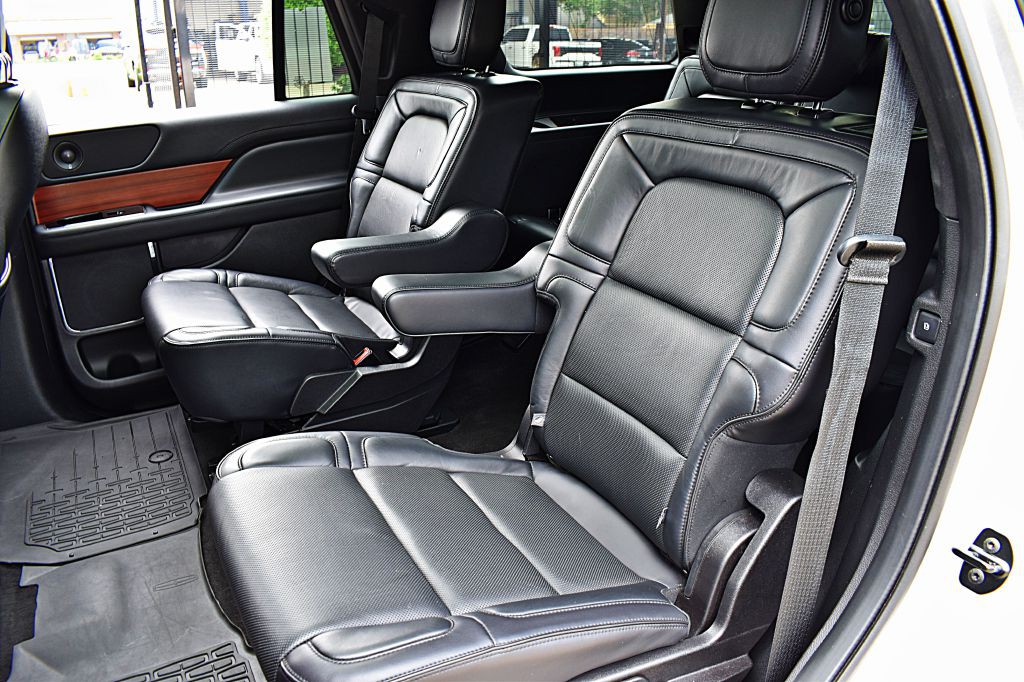 2019 Lincoln Navigator Image 18