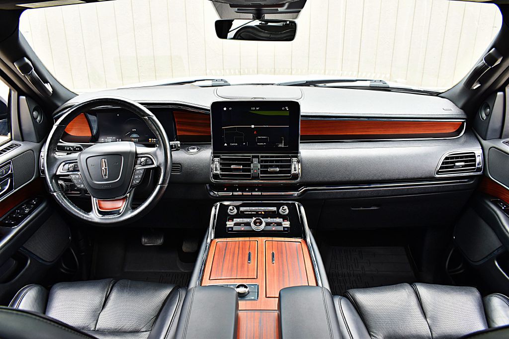 2019 Lincoln Navigator Image 24