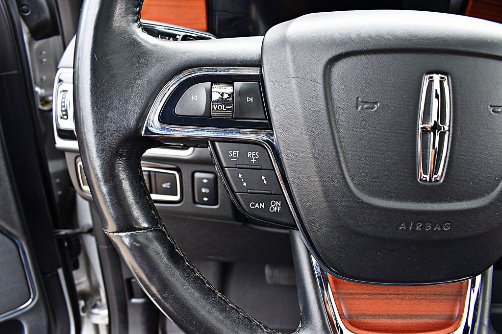 2019 Lincoln Navigator Image 40