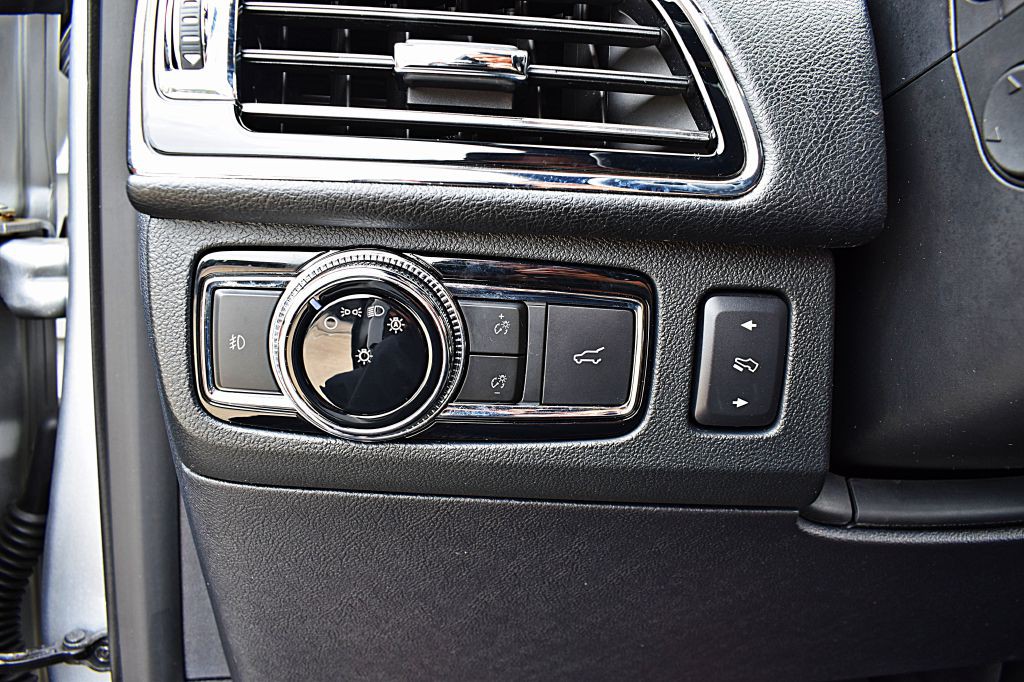 2019 Lincoln Navigator Image 44
