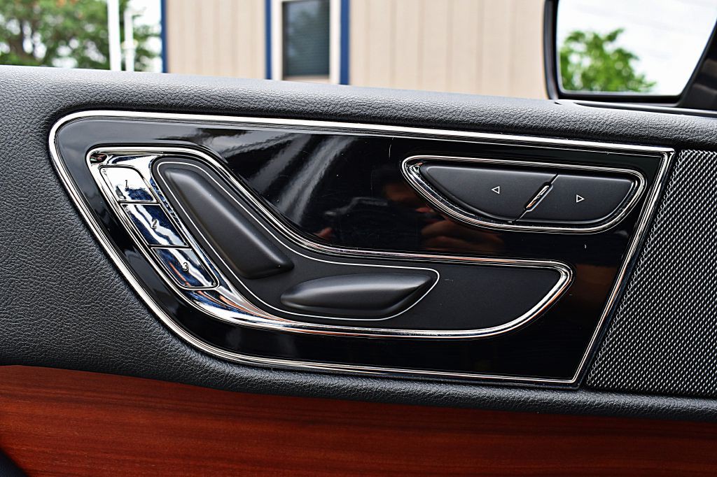 2019 Lincoln Navigator Image 46