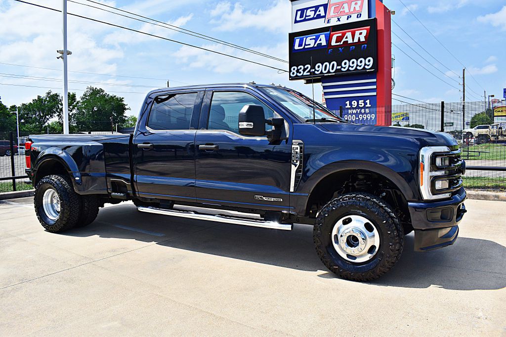 2023 Ford F-350 Image 3