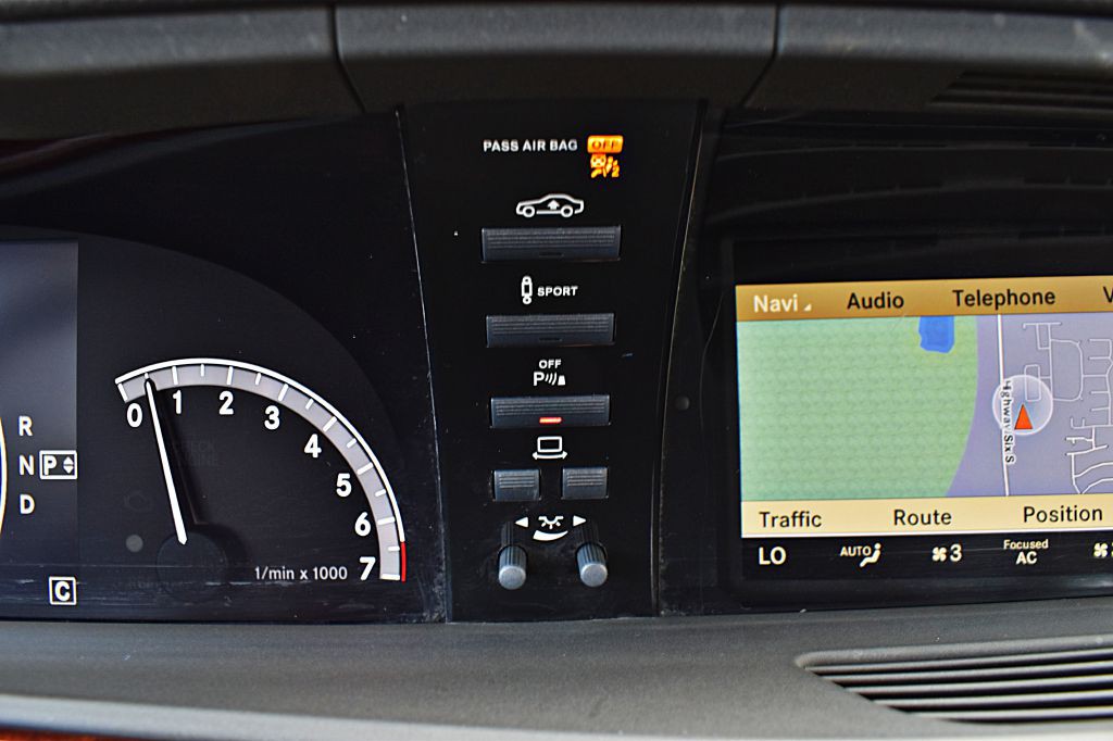 2010 Mercedes-Benz S-Class Image 32