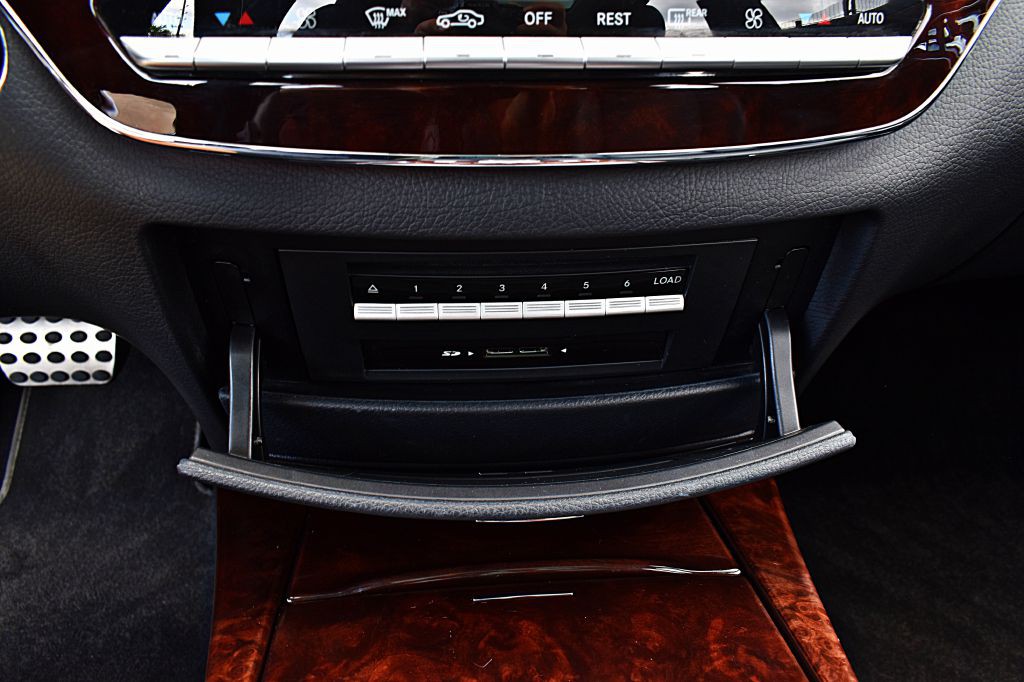 2010 Mercedes-Benz S-Class Image 33