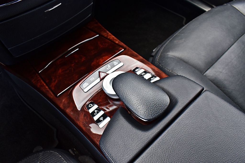 2010 Mercedes-Benz S-Class Image 34