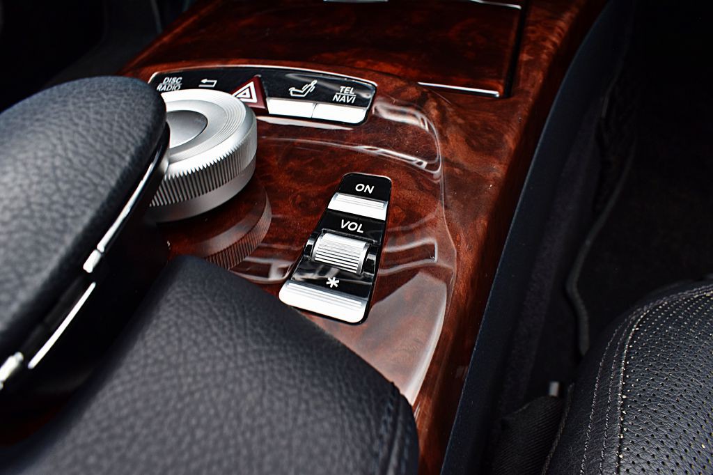 2010 Mercedes-Benz S-Class Image 36