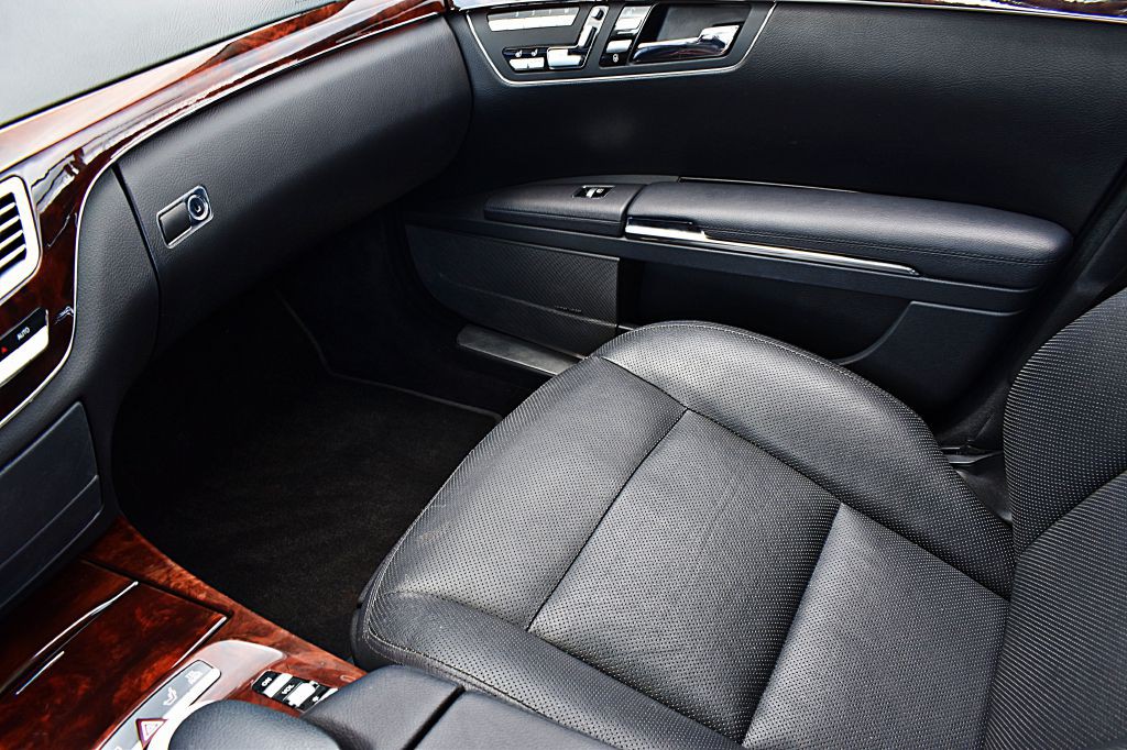 2010 Mercedes-Benz S-Class Image 38