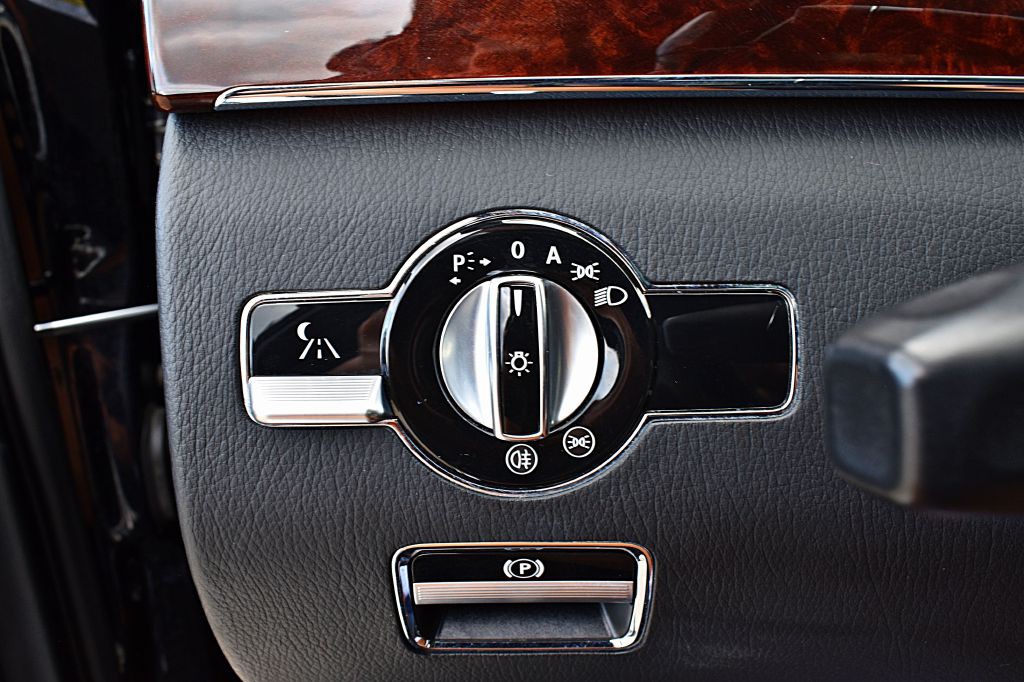 2010 Mercedes-Benz S-Class Image 40