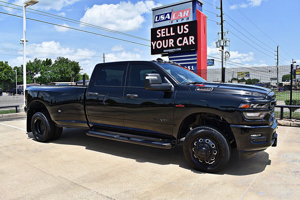 2026 RAM 3500 Image 3