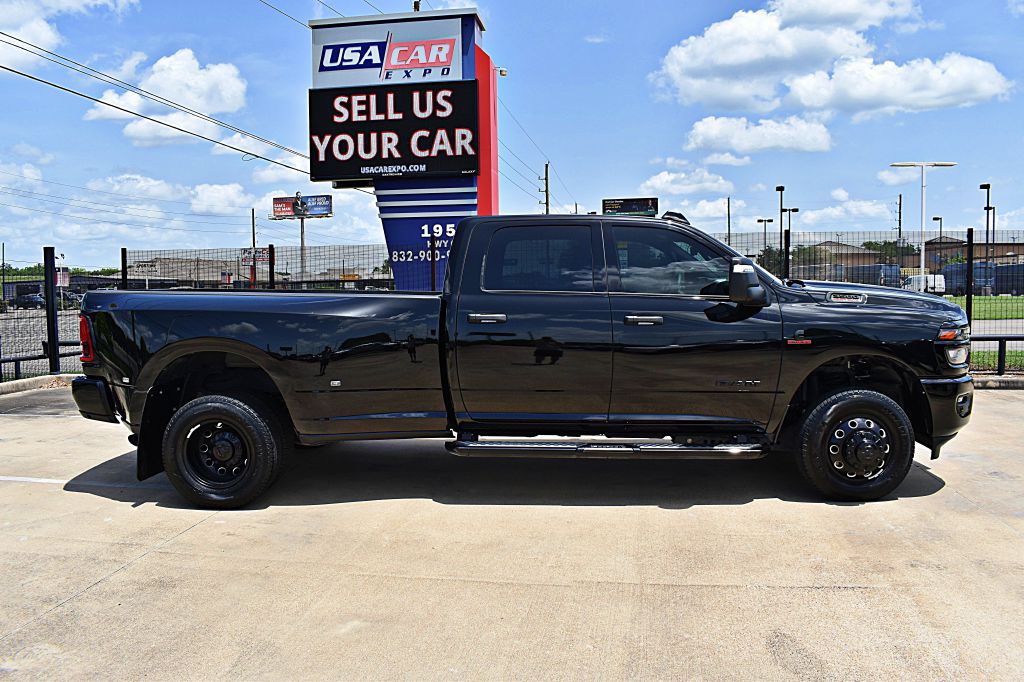 2026 RAM 3500 Image 4