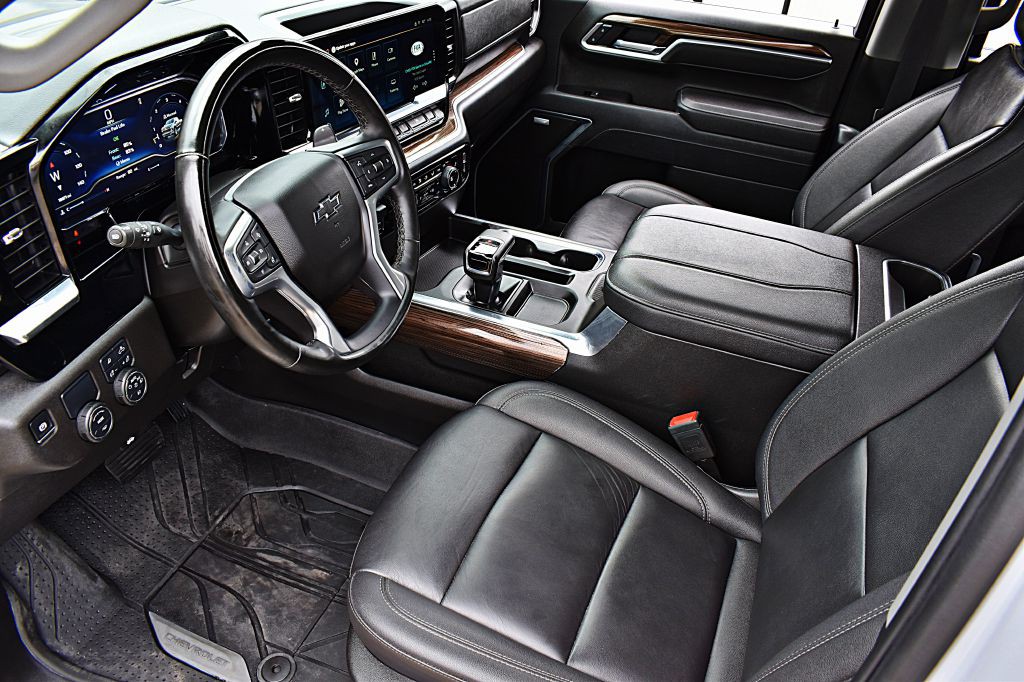 2025 Chevrolet Silverado 1500 Image 16
