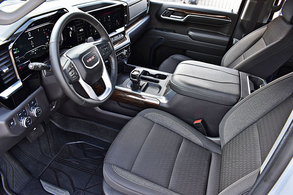 2024 GMC Sierra Image 16