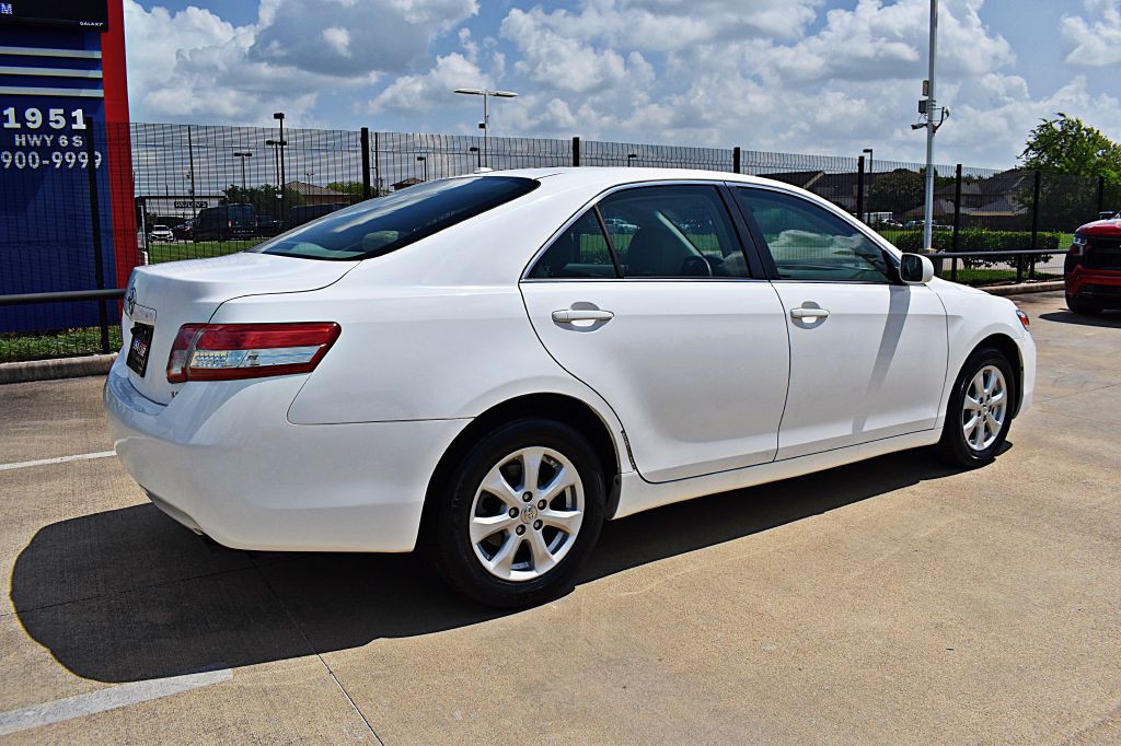 2011 Toyota Camry Image 5