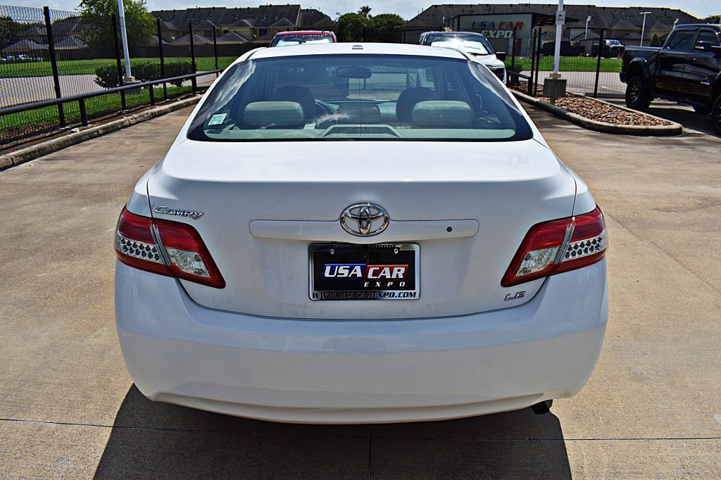 2011 Toyota Camry Image 6