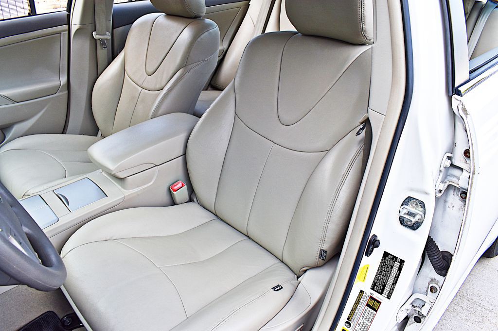 2011 Toyota Camry Image 17