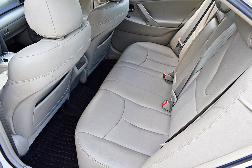 2011 Toyota Camry Image 18
