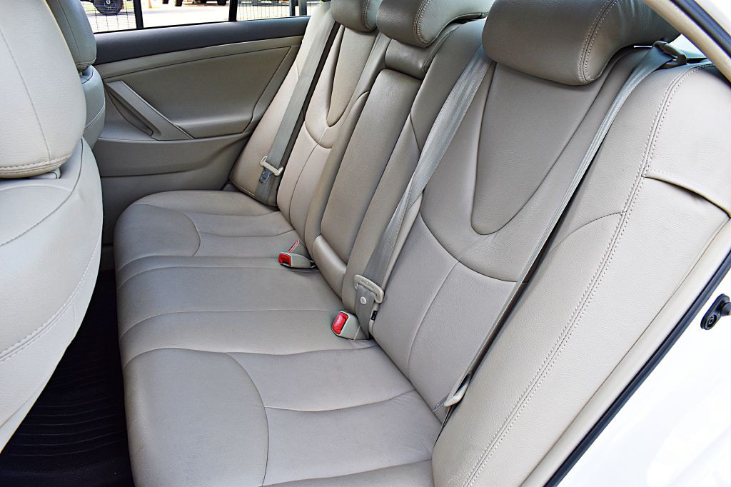 2011 Toyota Camry Image 19