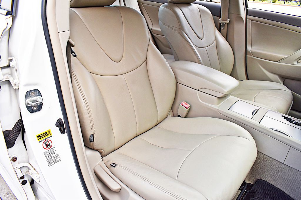 2011 Toyota Camry Image 21