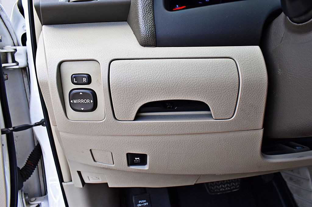 2011 Toyota Camry Image 38