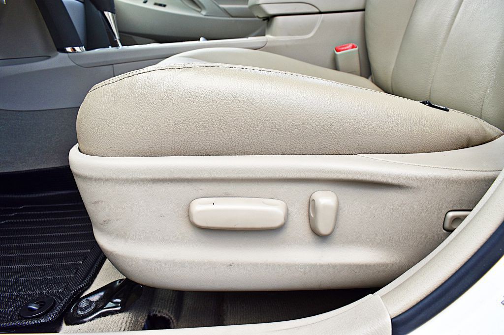 2011 Toyota Camry Image 41